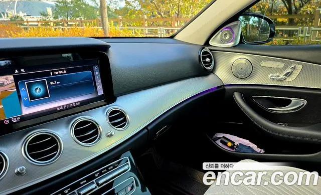 Mercedes-Benz E-Класс 2017 thumb 10