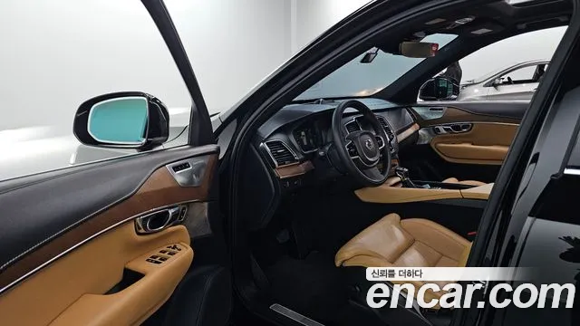 Volvo XC90 2016 thumb 10