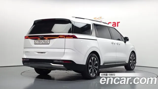 Kia Carnival 2023 thumb 2