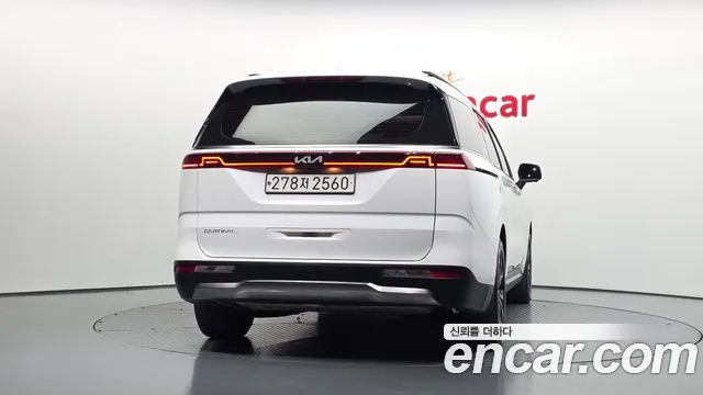 Kia Carnival 2023 thumb 4