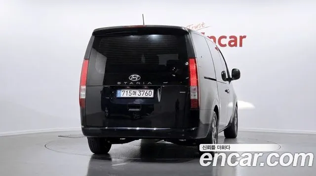 Hyundai Staria 2023 thumb 4