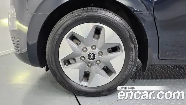 Hyundai Staria 2023 thumb 5
