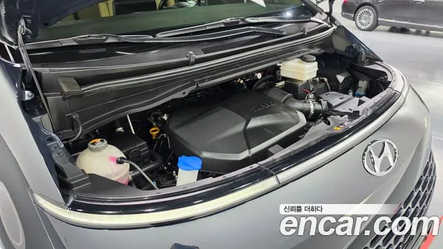 Hyundai Staria 2023 thumb 6