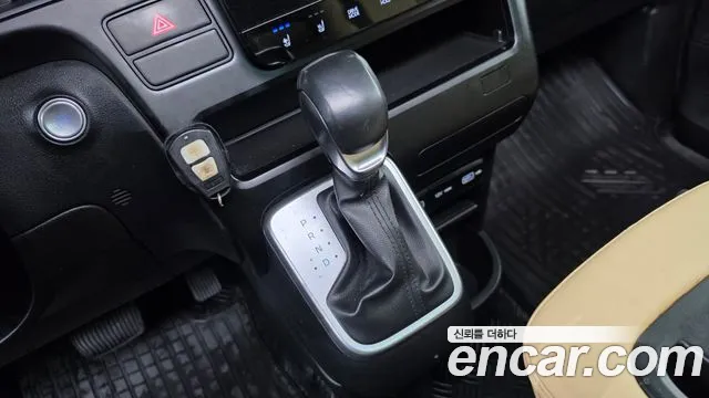 Hyundai Staria 2023 thumb 9