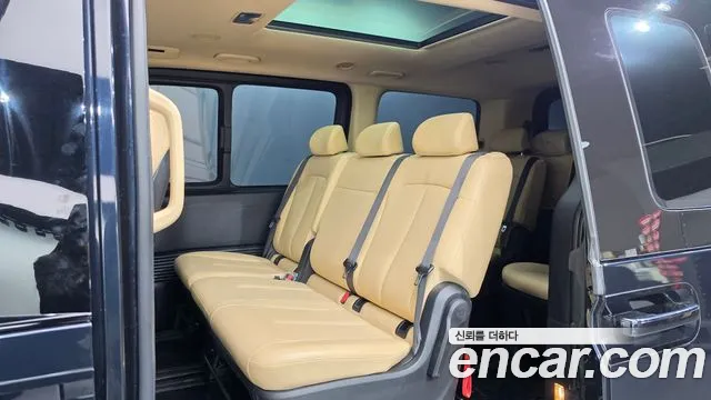 Hyundai Staria 2023 thumb 11