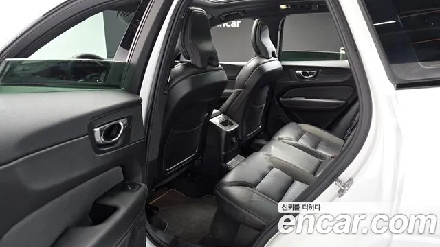 Volvo XC60 2020 thumb 11