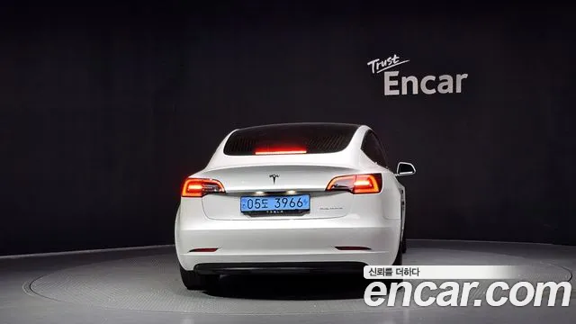Tesla Model 3 2020 thumb 4