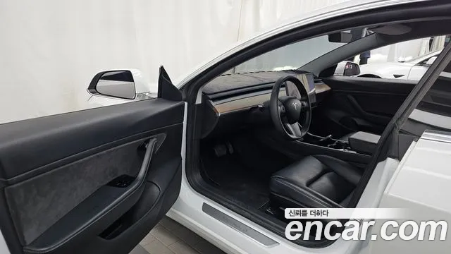 Tesla Model 3 2020 thumb 10