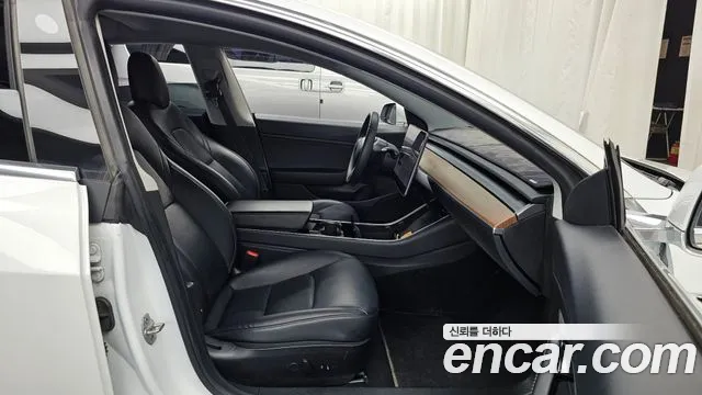 Tesla Model 3 2020 thumb 11