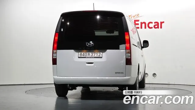 Hyundai Staria 2022 thumb 4