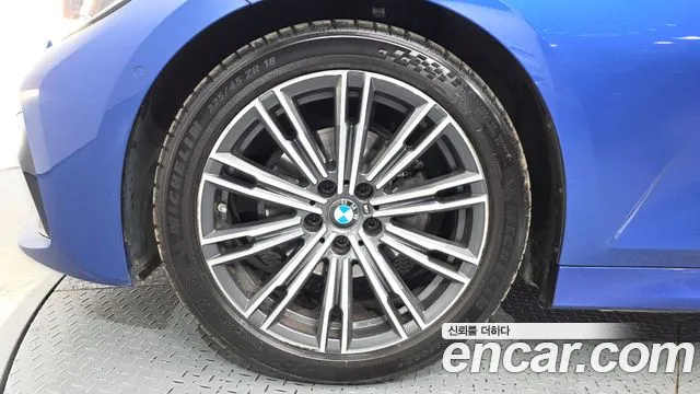 BMW 3-Series 2020 thumb 5