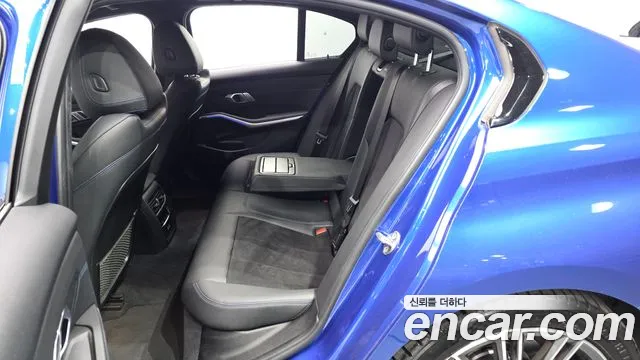 BMW 3-Series 2020 thumb 12