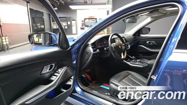 BMW 3-Series 2021 thumb 9