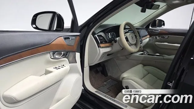 Volvo XC90 2016 thumb 10