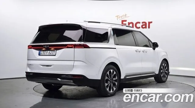 Kia Carnival 2023 thumb 2