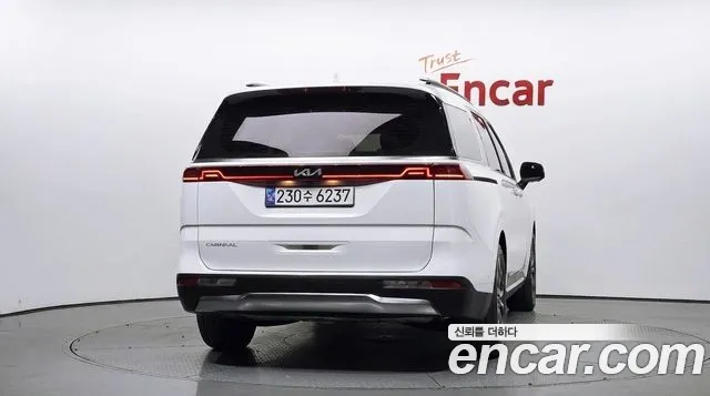 Kia Carnival 2023 thumb 4