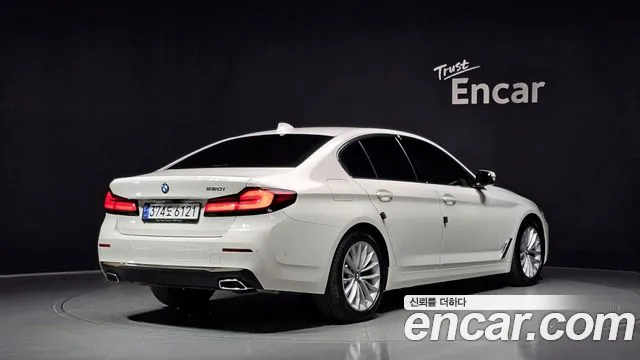 BMW 5-Series 2023 thumb 2