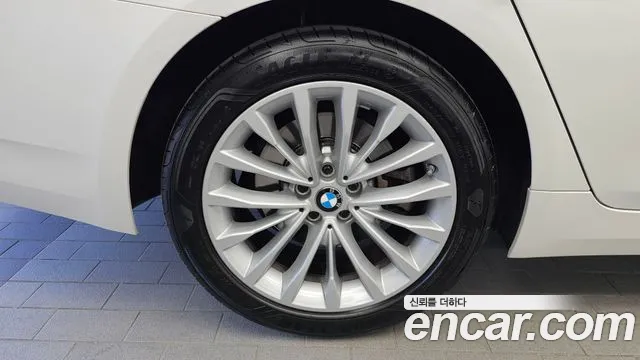 BMW 5-Series 2023 thumb 5