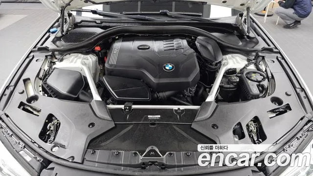 BMW 5-Series 2023 thumb 6