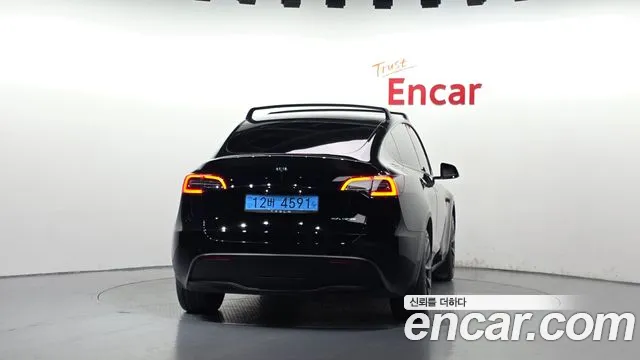 Tesla Model Y 2022 thumb 4