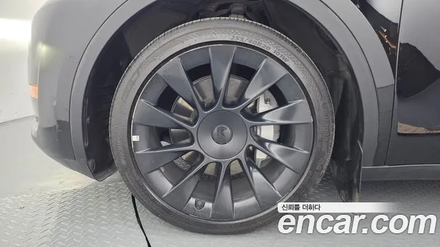 Tesla Model Y 2022 thumb 5