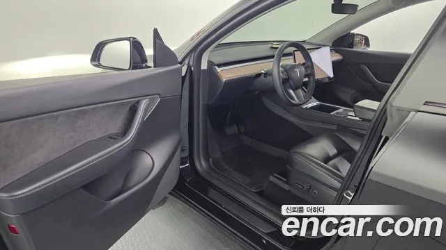 Tesla Model Y 2022 thumb 10