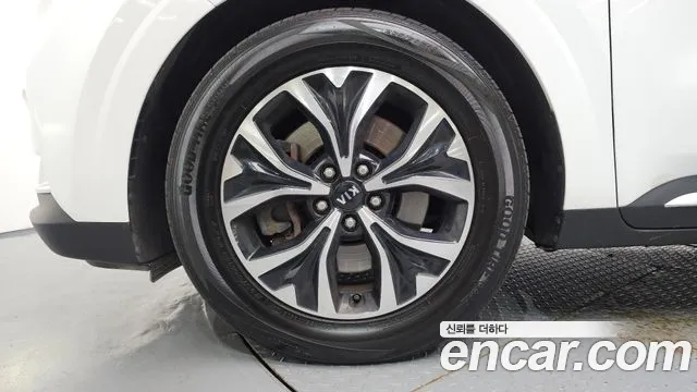 Kia Carnival 2021 thumb 5