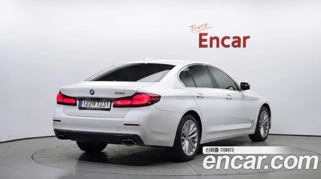 BMW 5-Series 2022 thumb 2