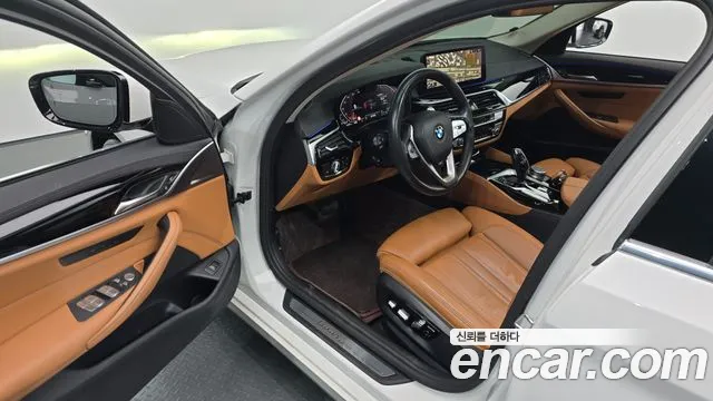 BMW 5-Series 2022 thumb 10