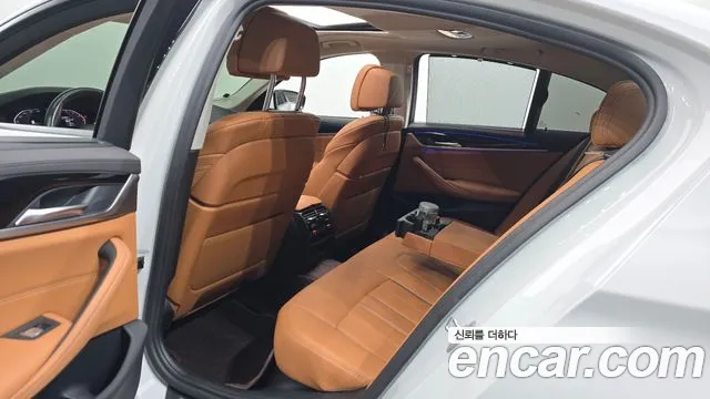 BMW 5-Series 2022 thumb 11