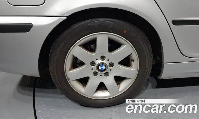BMW 3-Series 2004 thumb 5