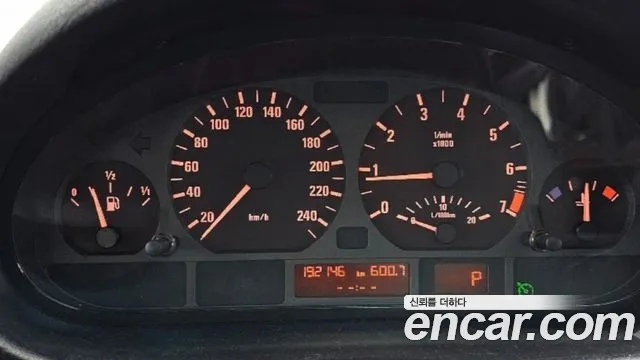 BMW 3-Series 2004 thumb 8