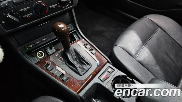 BMW 3-Series 2004 thumb 9