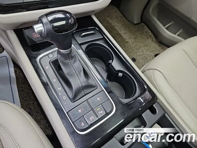 Kia Carnival 2014 thumb 8