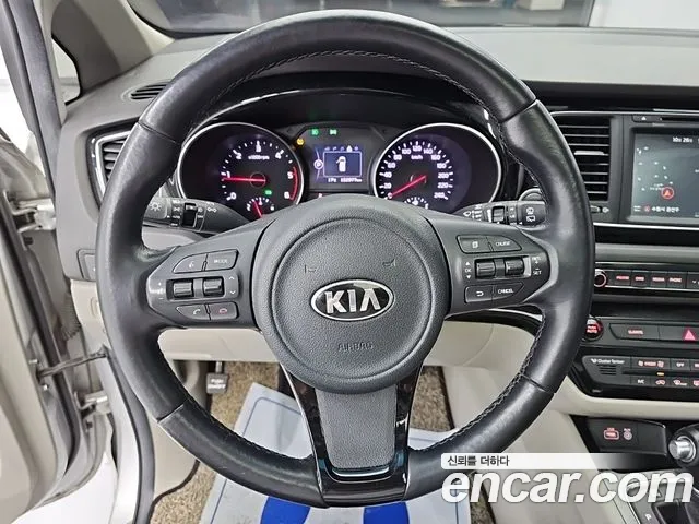 Kia Carnival 2014 thumb 9
