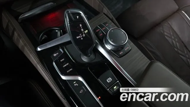 BMW 5-Series 2019 thumb 8