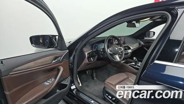 BMW 5-Series 2019 thumb 9