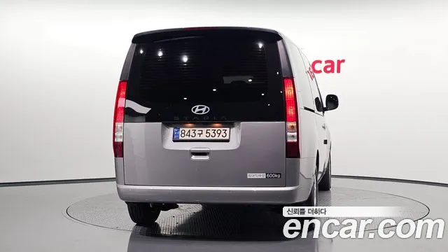 Hyundai Staria 2024 thumb 3