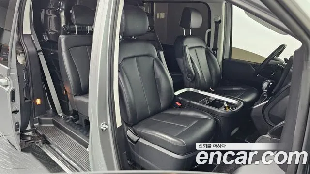 Hyundai Staria 2024 thumb 9