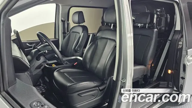 Hyundai Staria 2024 thumb 10