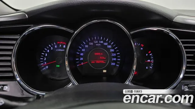Kia K5 2010 thumb 8