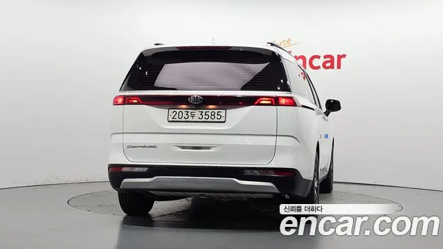Kia Carnival 2021 thumb 4