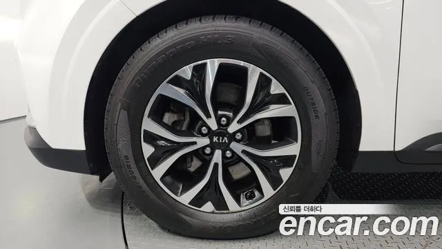 Kia Carnival 2021 thumb 5