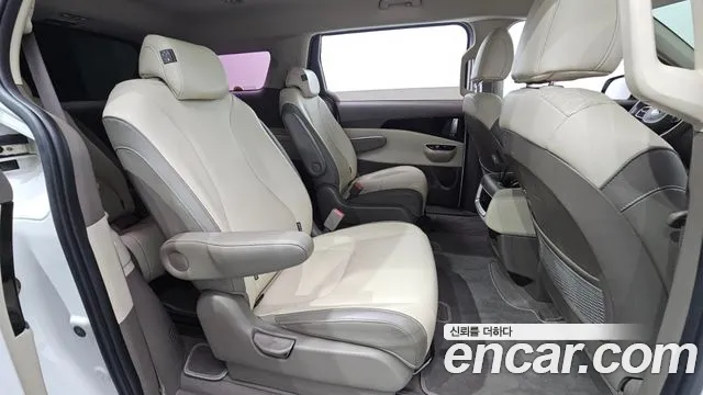 Kia Carnival 2021 thumb 11