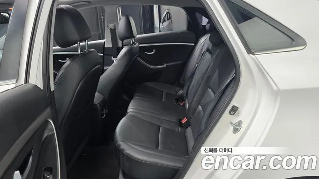 Hyundai i30 2011 thumb 12