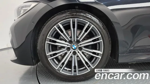 BMW 3-Series 2022 thumb 5