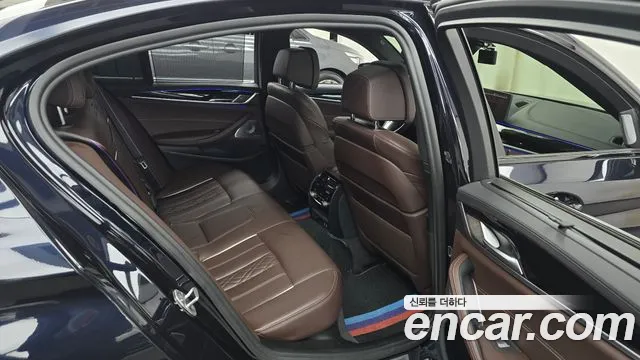 BMW 5-Series 2022 thumb 11