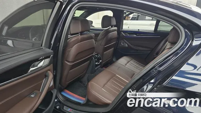 BMW 5-Series 2022 thumb 12
