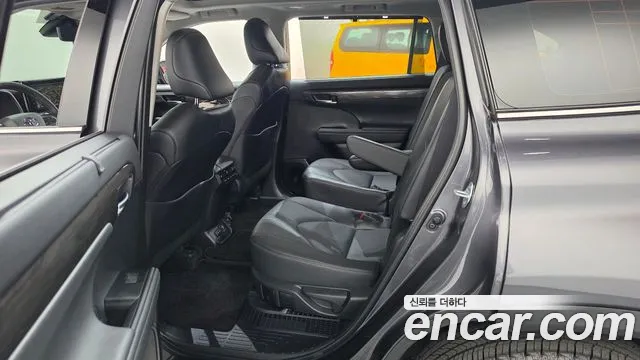 Toyota Highlander 2025 thumb 11