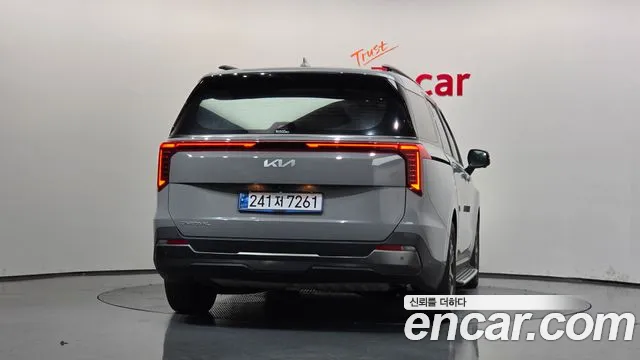 Kia Carnival 2024 thumb 4